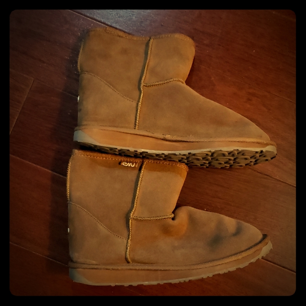 Emu boots NEW